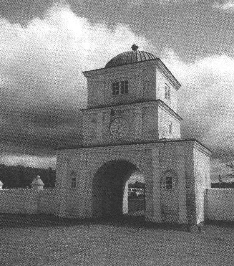 Илл. 3. Надвратная башня замка в Северном Восборге