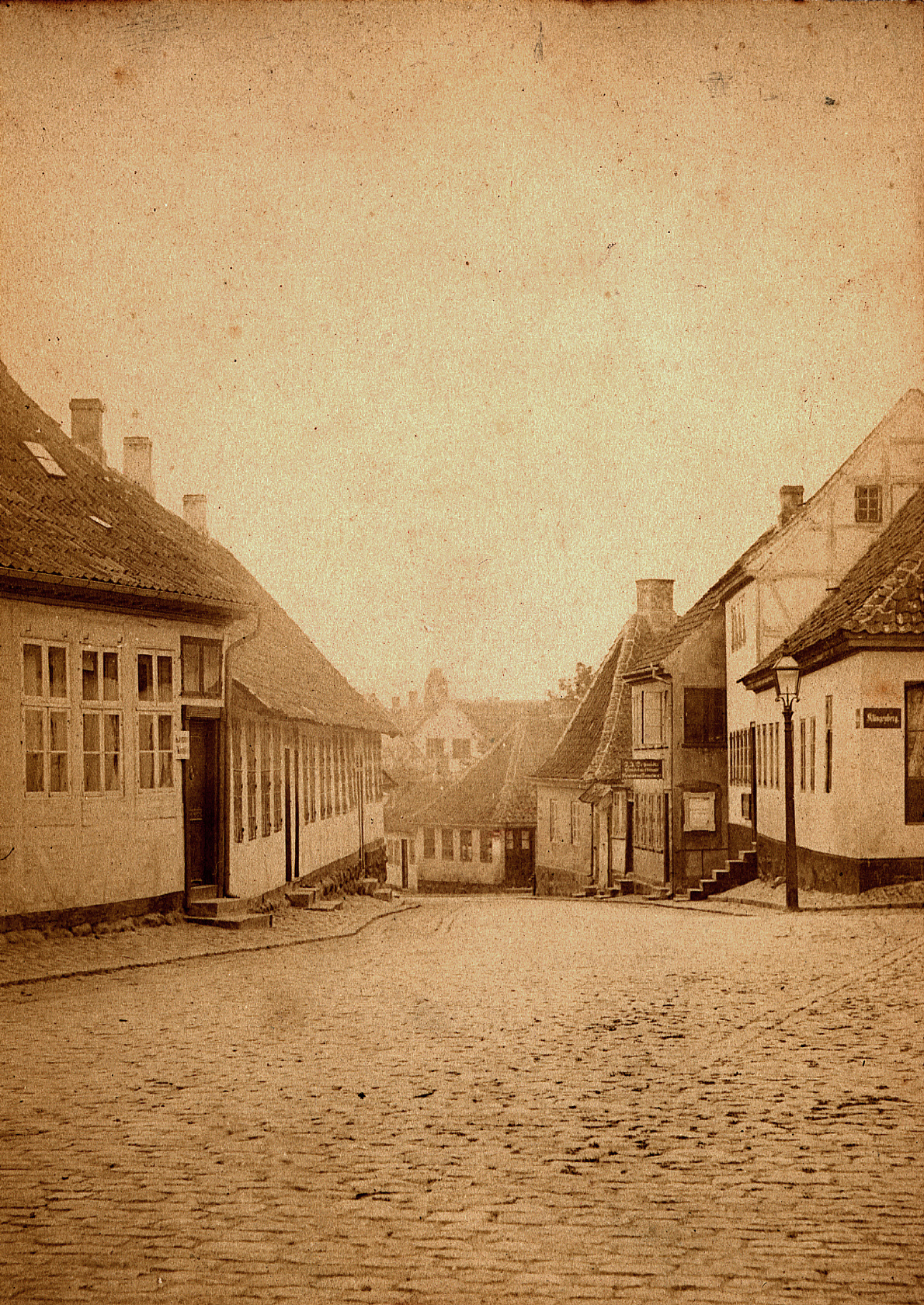Мюнкемёллестрэде в Оденсе. Фотограф Джордж Бех. 1875 title=