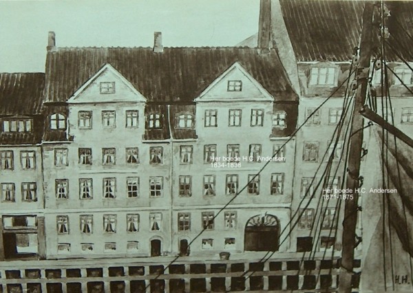 Квартал Нюхавн, на берегу канала Нюхавн. В доме № 20 (посередине с большими воротами) Х.К. Андерсен жил в 1834—1838 годах, а в доме № 18 на первом этаже (крайний справа) — с 1871 по 1875 год. Акварель Харальда Хенриксена