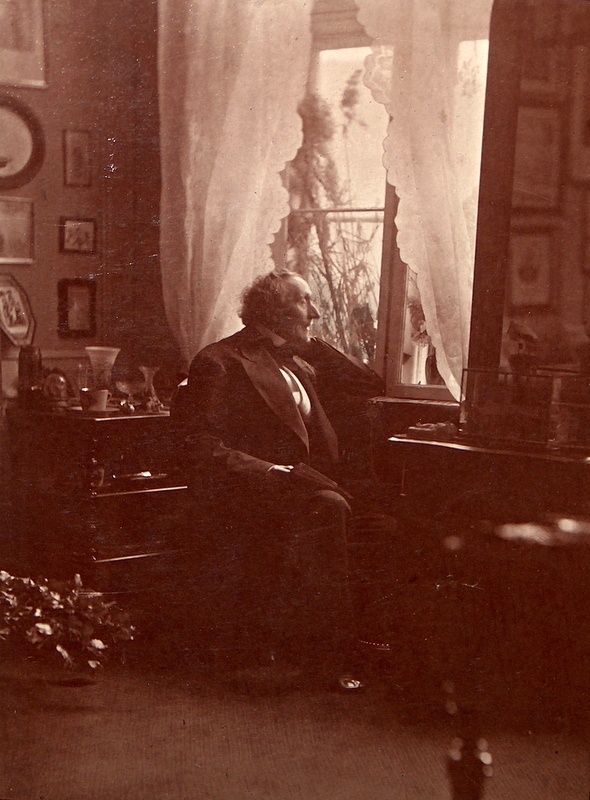 Андерсен в своем кабинете в Нюхавне, 18