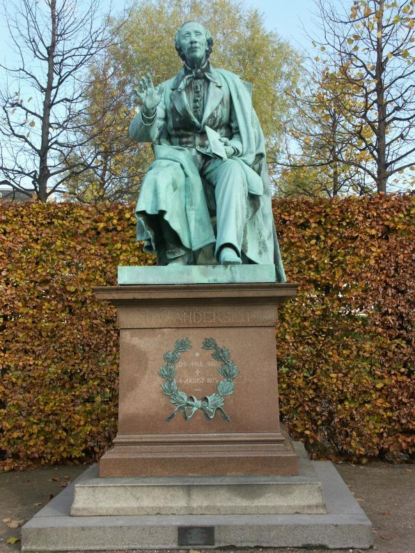 Памятник Андерсену в королевском саду Копенгагена
