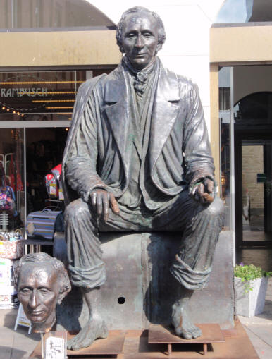 Памятник Андерсену в Оденсе