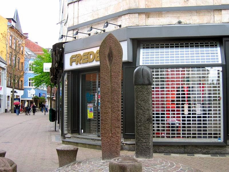 Памятник Спичке и Штопальной игле в Оденсе