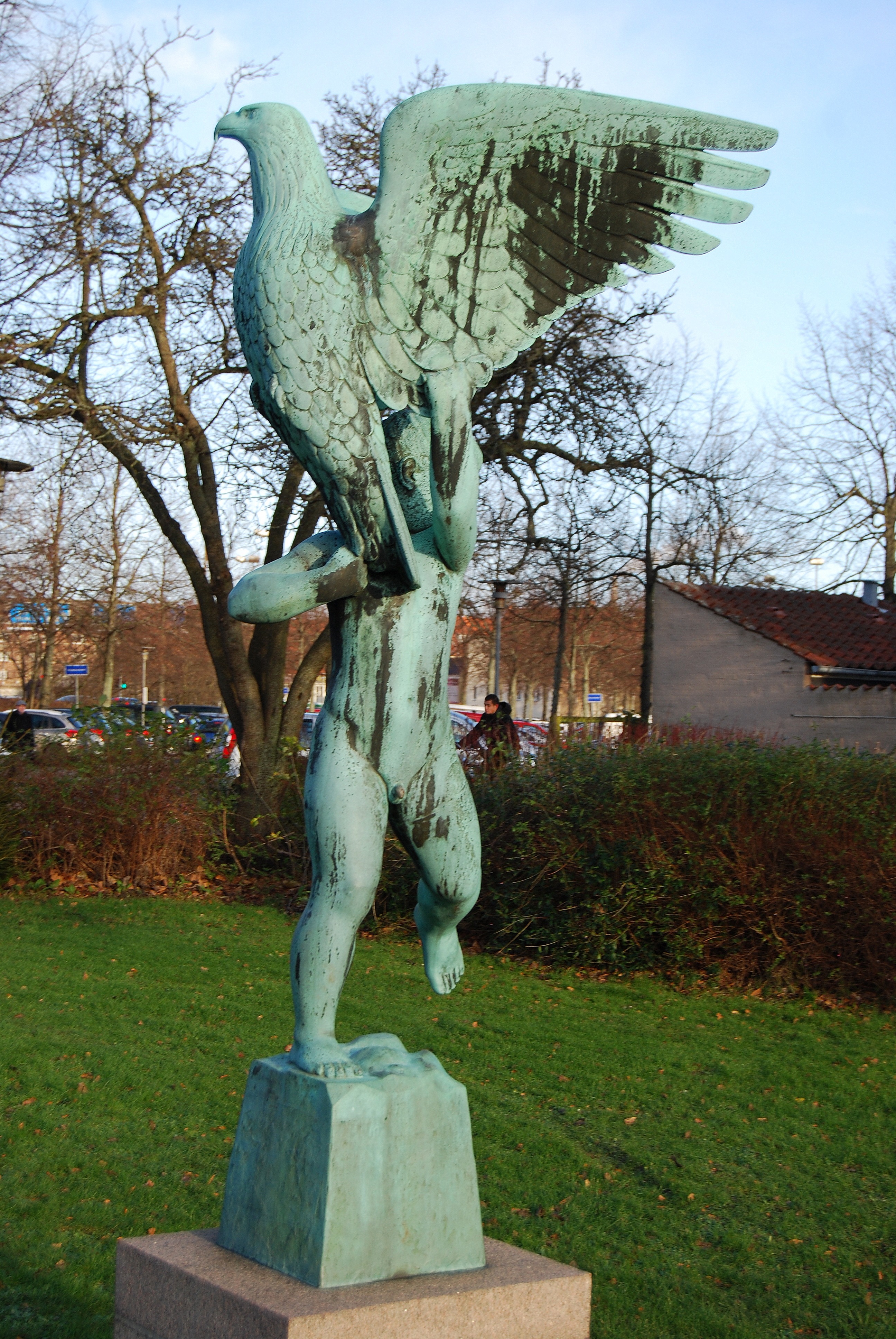 Скульптура «Мальчик, который ловит орла в полете» в Оденсе