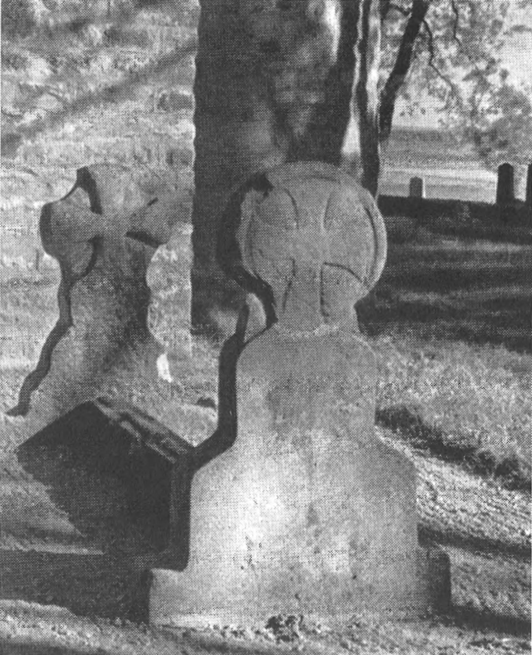 Надгробие на церковном кладбище в Хусабю. XI век