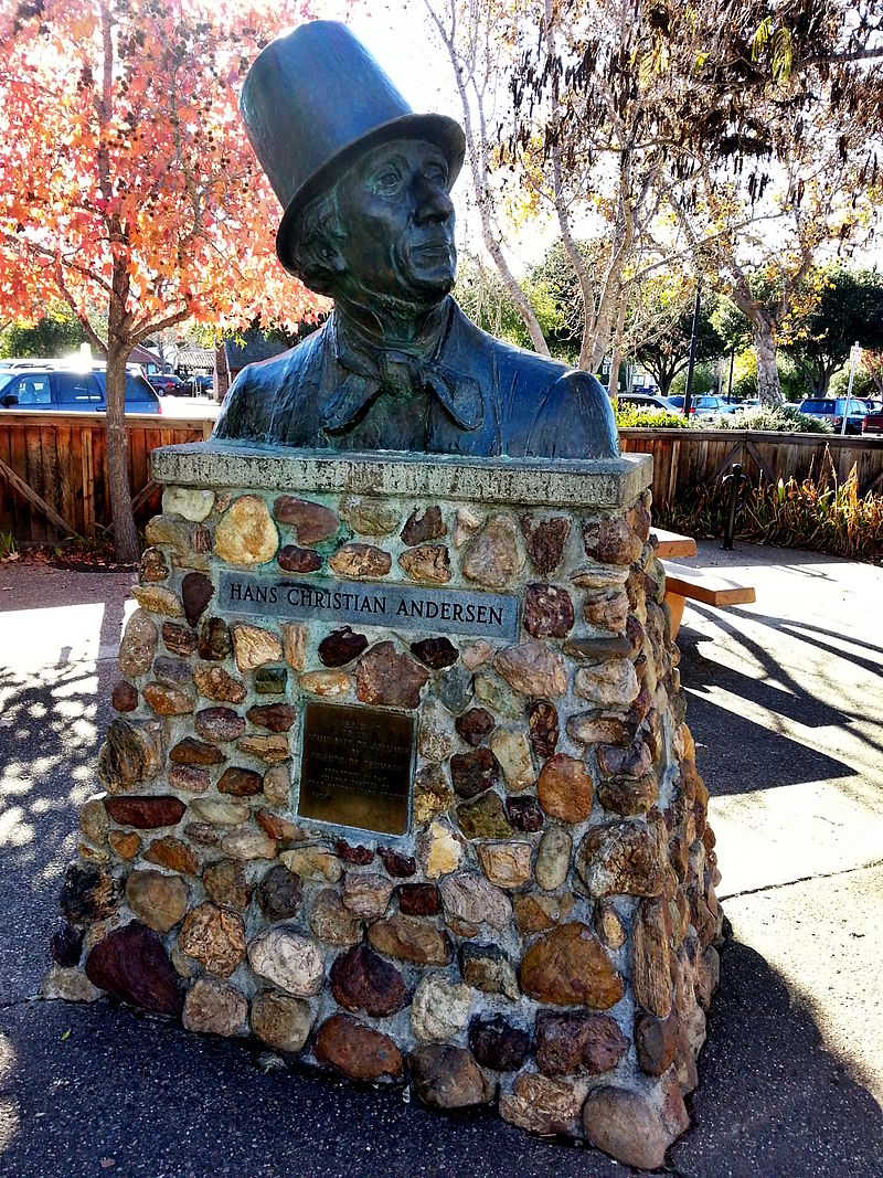 Памятник Андерсену в городе Солванг (Калифорния)