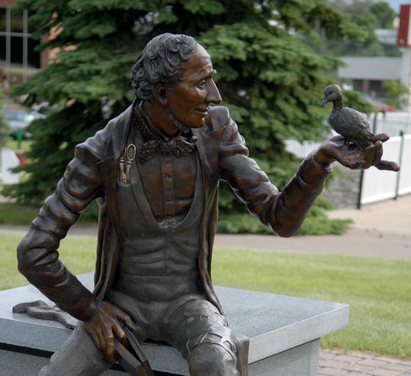 Скульптура Ханса Кристиана Андерсена в Майнот (Северная Дакота)