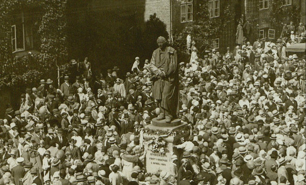 Памятник Андерсену в Оденсе. Фестиваль Андерсена, 1930 год